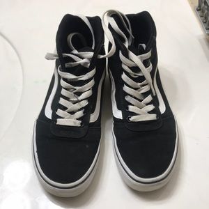 Woman’s Black Vans Size 6.5